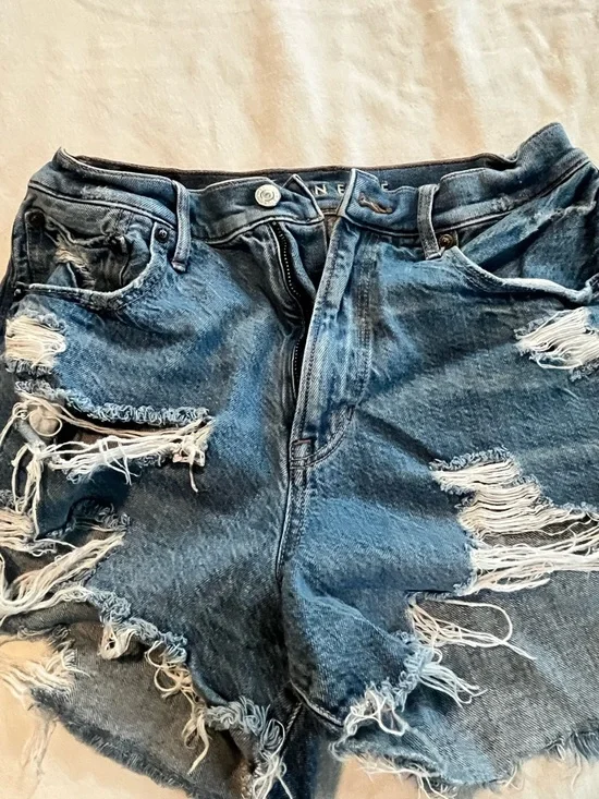 American Eagle Distressed Light Blue Denim Shorts Waist 26 Rise 11 Size 6 EUC - Picture 6 of 11